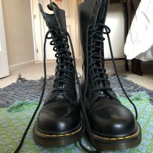 NWOT Unisex black Doc Martin boots